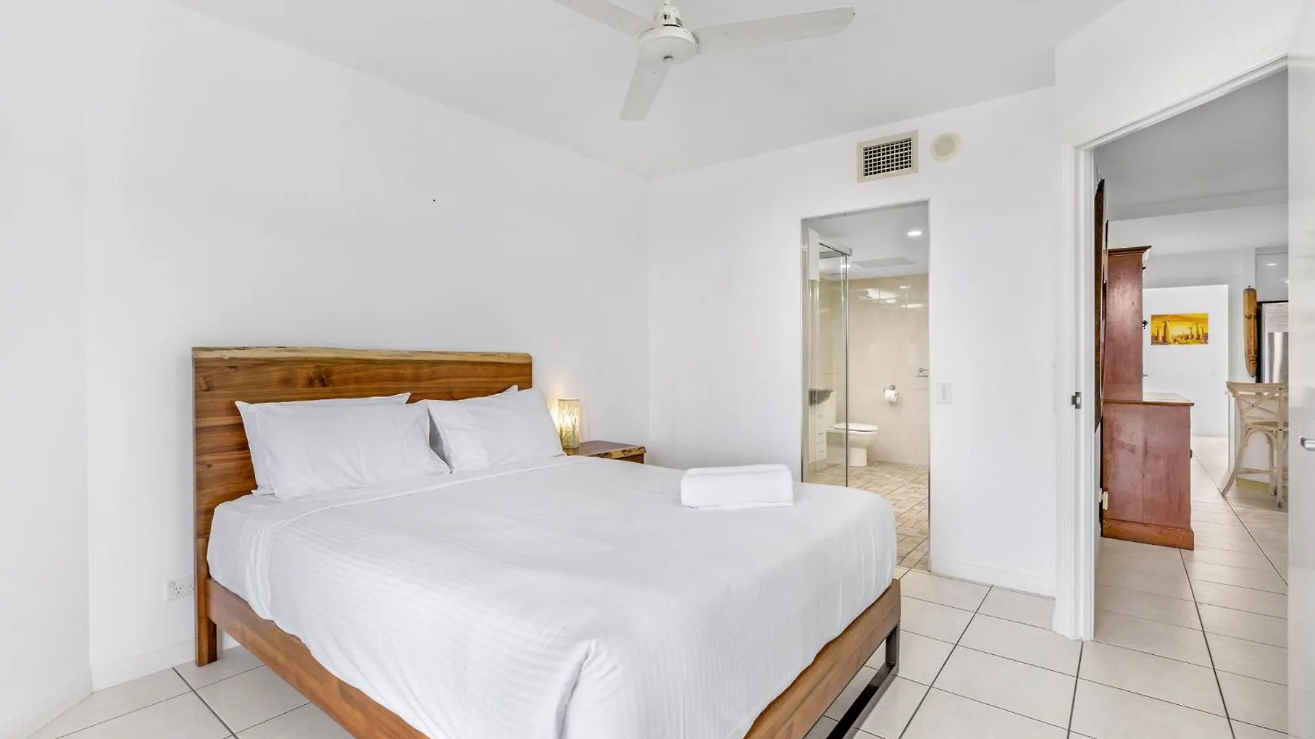Tingeera Bespoke Beachfront Apartments Hervey Bay Aparthotel