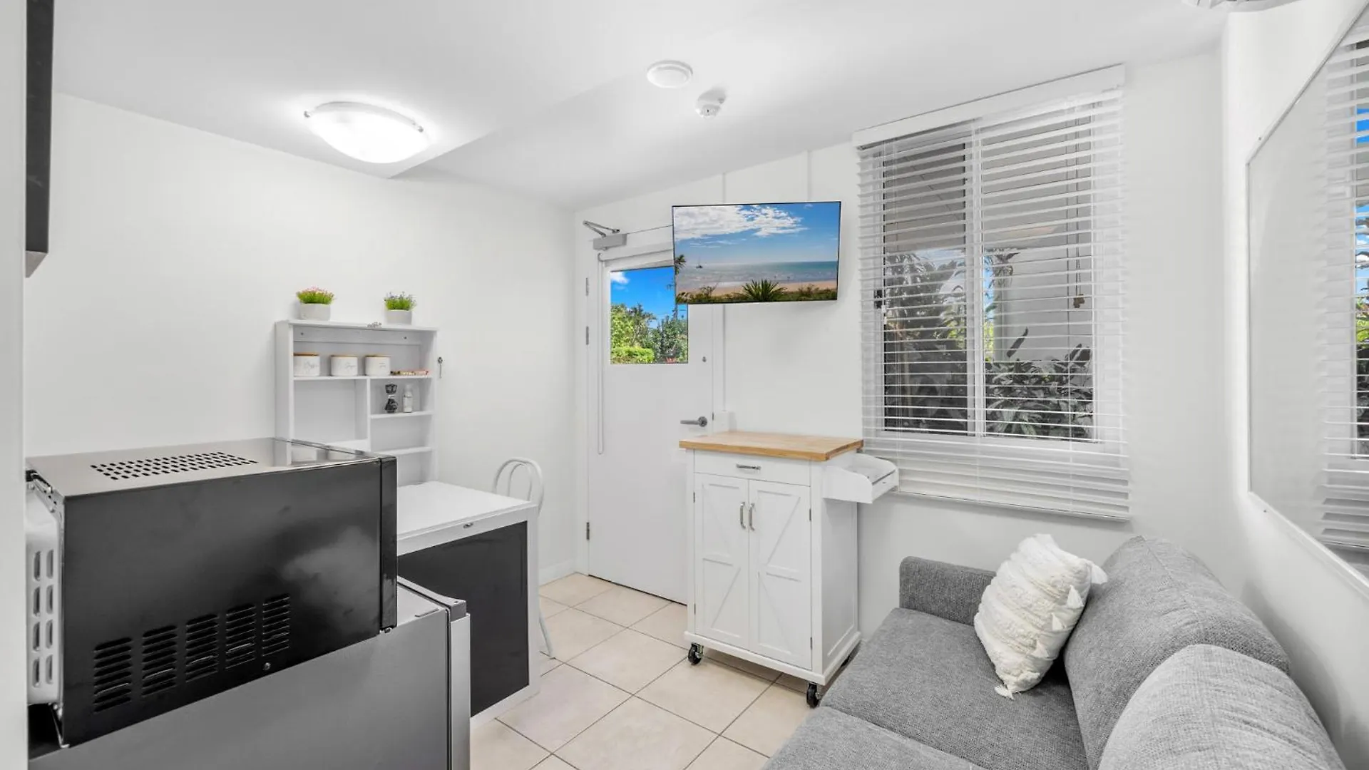 Tingeera Bespoke Beachfront Apartments Hervey Bay 0*,