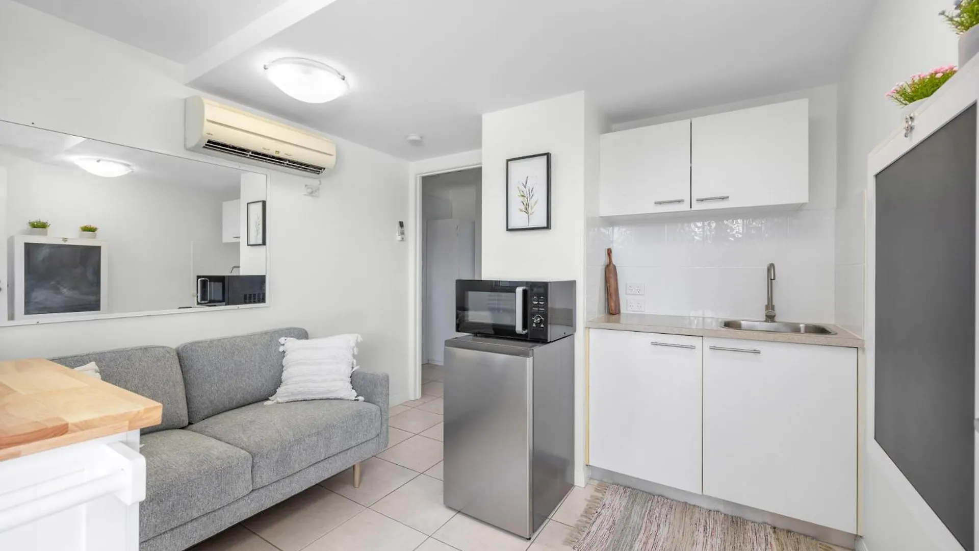 Tingeera Bespoke Beachfront Apartments Hervey Bay 0*,  Australia