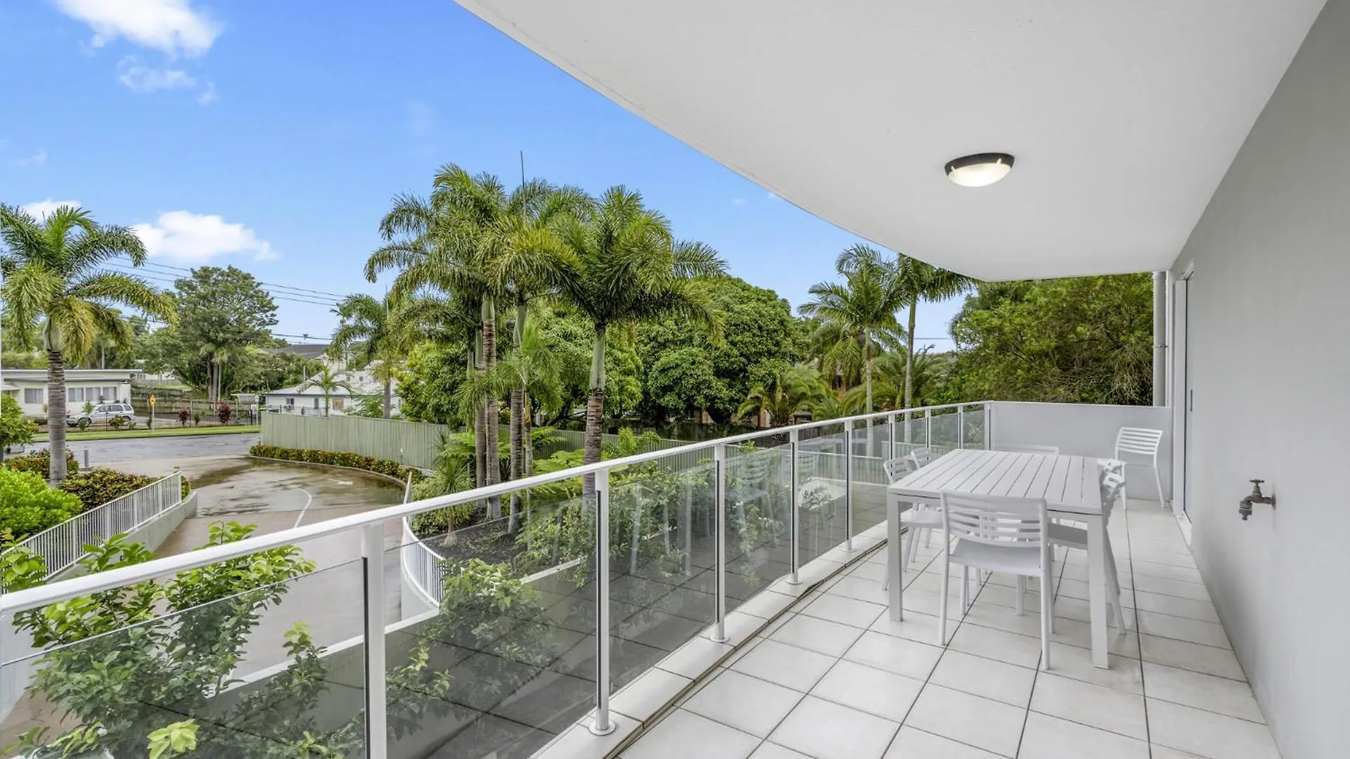 Tingeera Bespoke Beachfront Apartments Hervey Bay