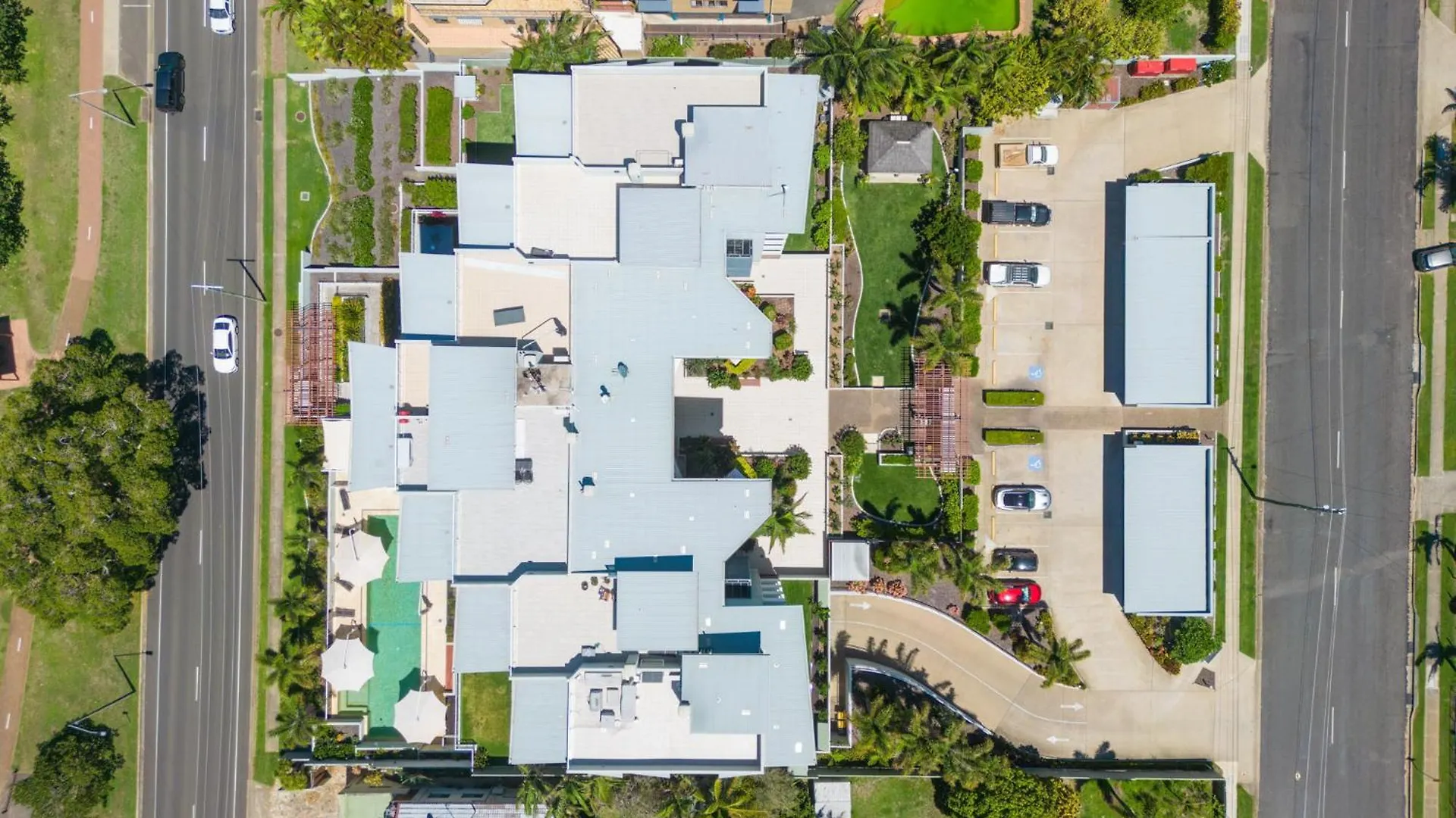 Aparthotel Tingeera Bespoke Beachfront Apartments Hervey Bay