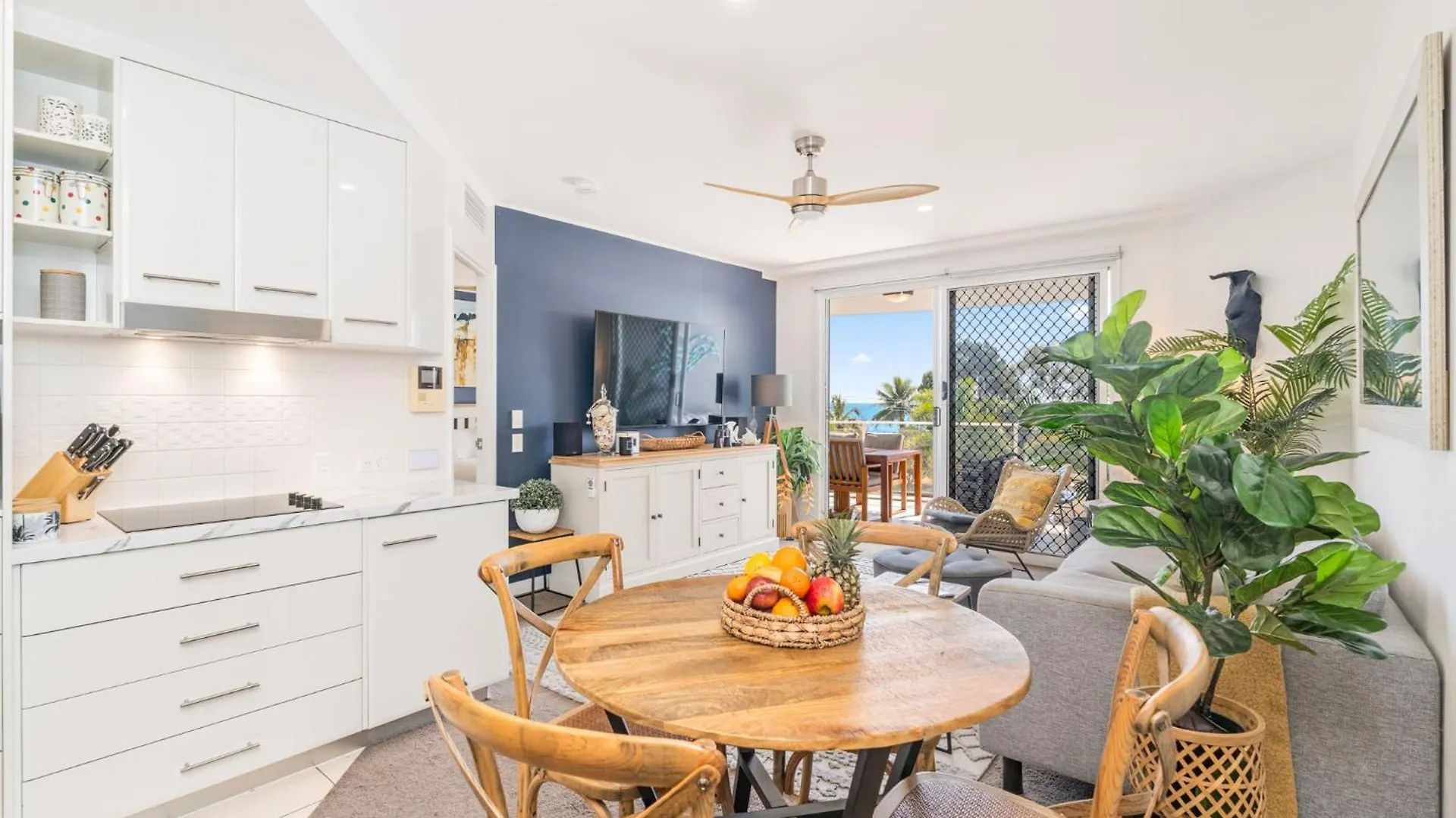 Tingeera Bespoke Beachfront Apartments Hervey Bay 0*,
