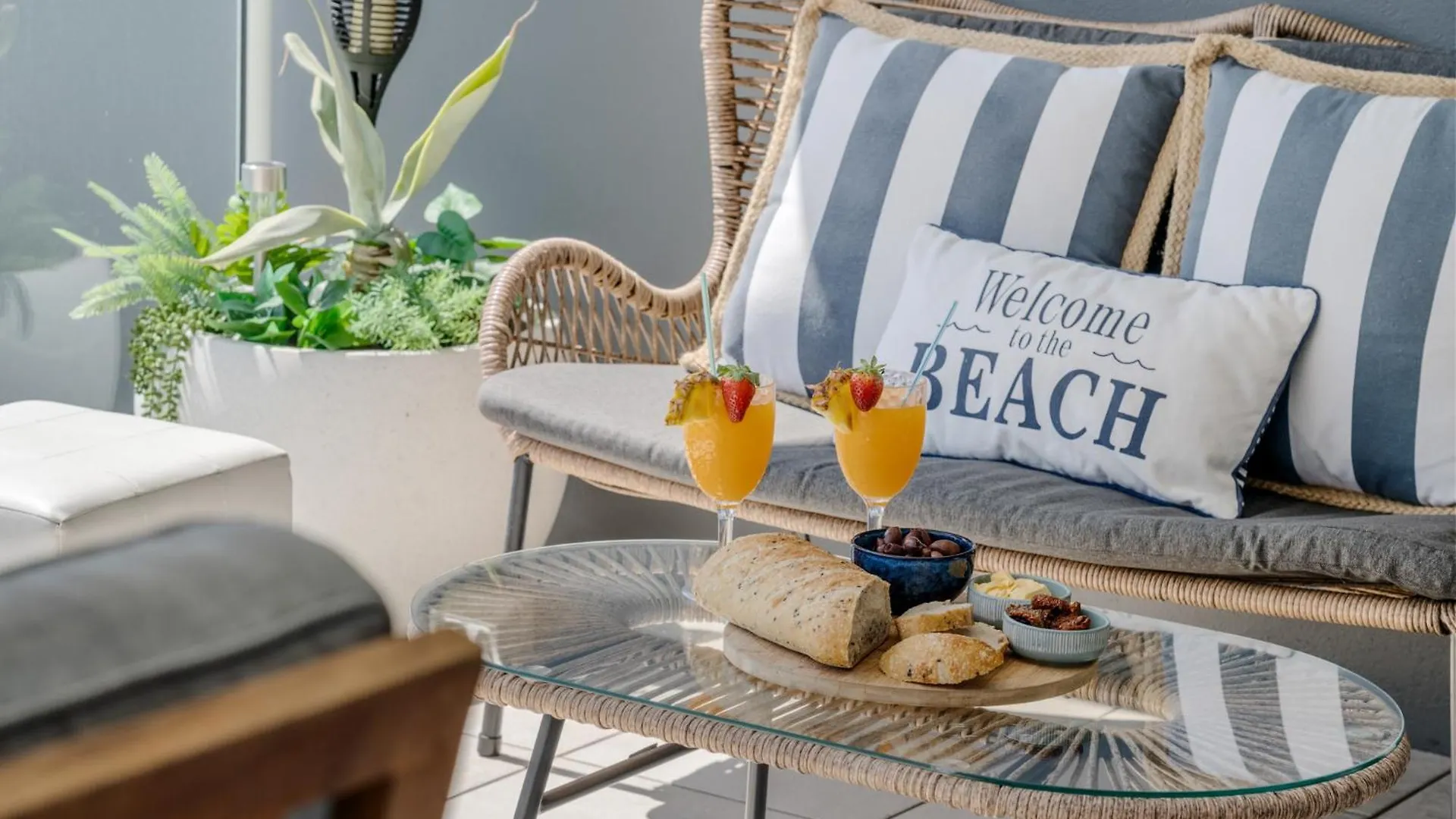 Tingeera Bespoke Beachfront Apartments Hervey Bay 0*,  Australia