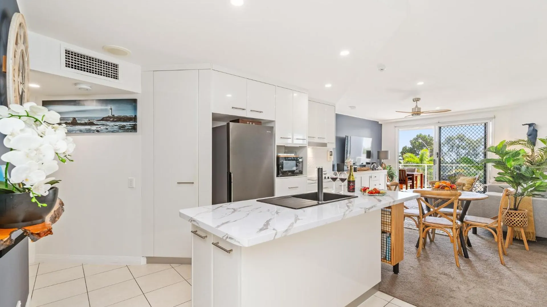 Tingeera Bespoke Beachfront Apartments Hervey Bay