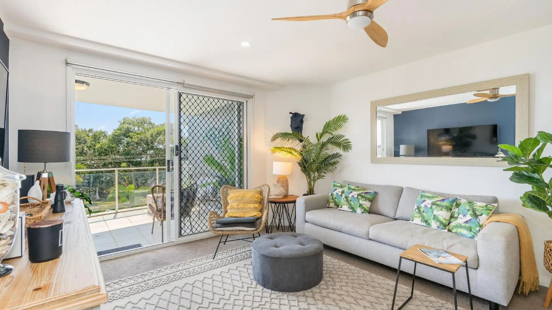 Tingeera Bespoke Beachfront Apartments Hervey Bay Aparthotel